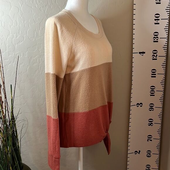 NINE Britton long sleeved color block sweater. Ties at the bottom. Size xs. Soft - Picture 6 of 9